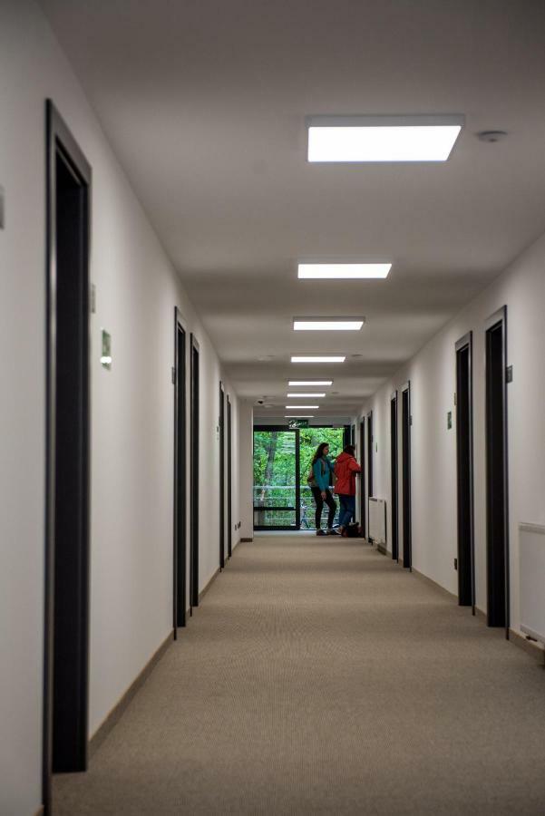 Sport Rooms Spala Bagian luar foto