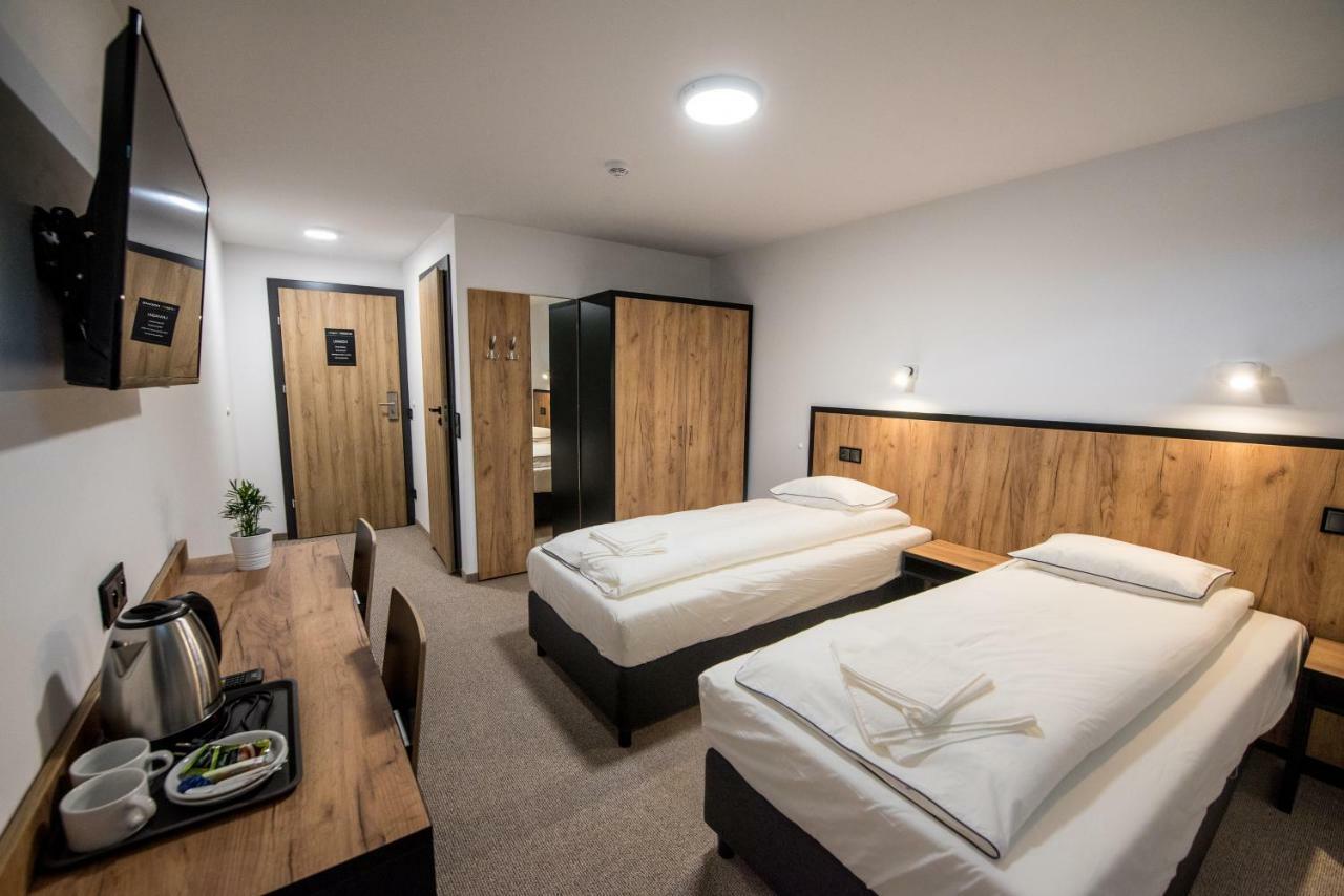Sport Rooms Spala Bagian luar foto
