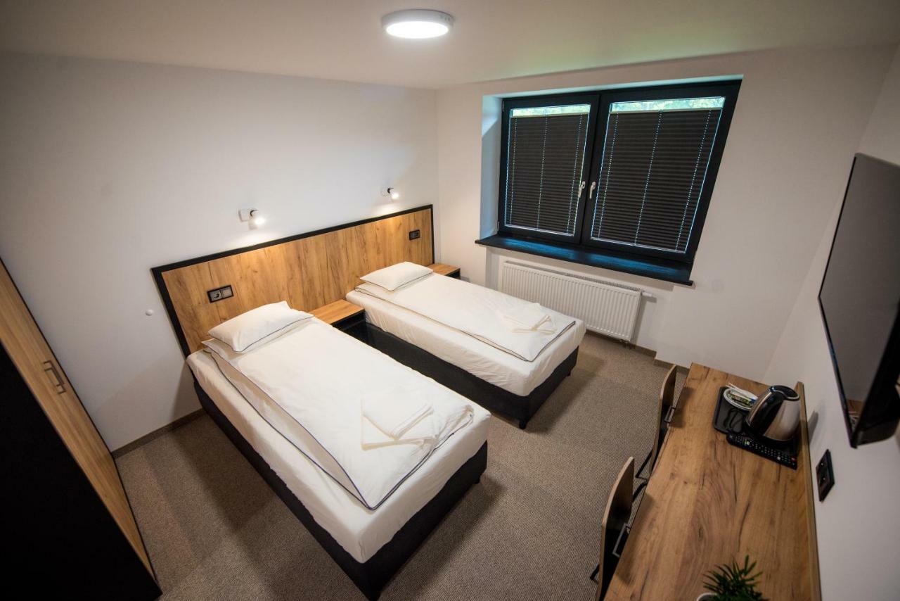 Sport Rooms Spala Bagian luar foto